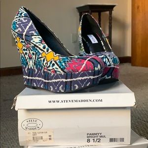 Steve Madden Wedge heel!